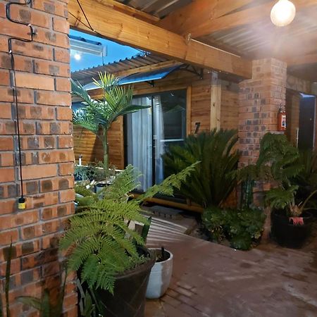 Villa Mariss Guesthouse Kraaifontein Esterno foto