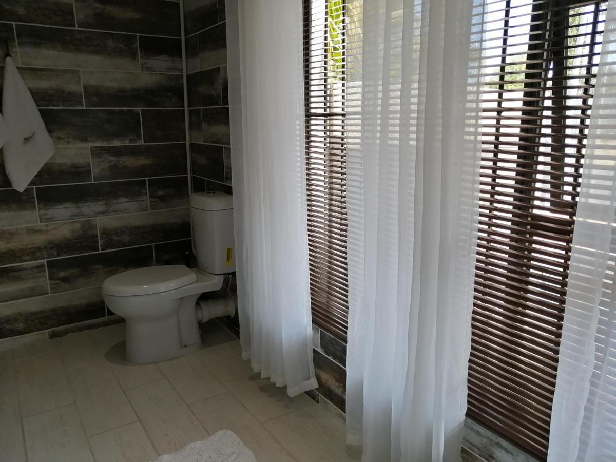Villa Mariss Guesthouse Kraaifontein Esterno foto