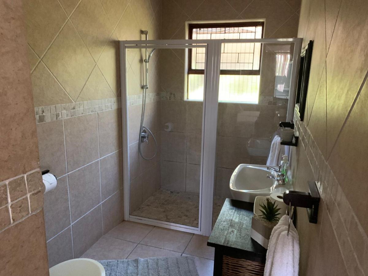 Villa Mariss Guesthouse Kraaifontein Esterno foto