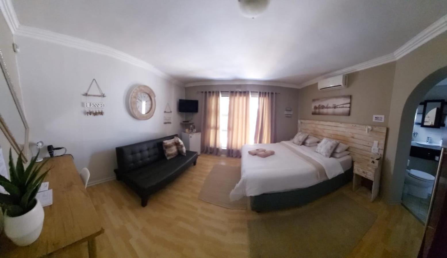 Villa Mariss Guesthouse Kraaifontein Esterno foto